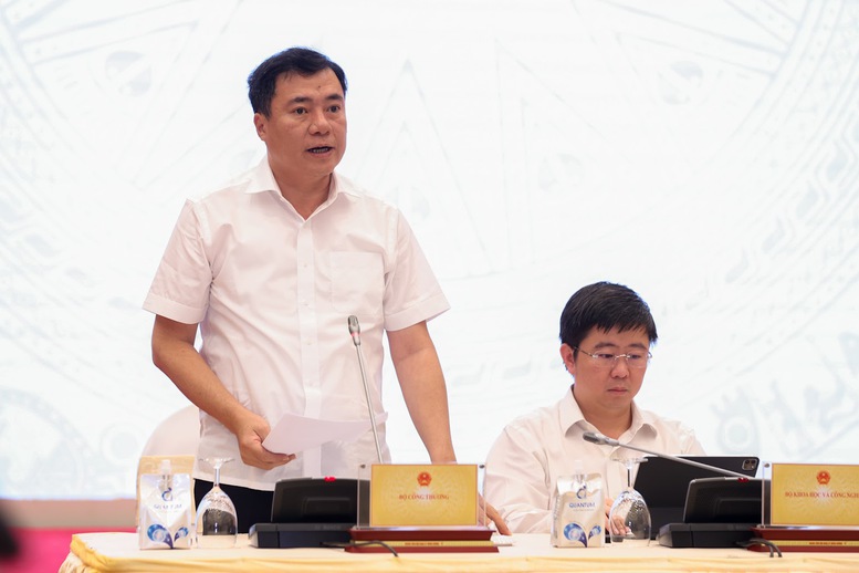Họp báo Chính phủ: Thông tin mới về tìm kiếm hài cốt liệt sĩ, đảm bảo nguồn cùng xăng dầu và lừa đảo hợp đồng kỳ nghỉ - Ảnh 5.