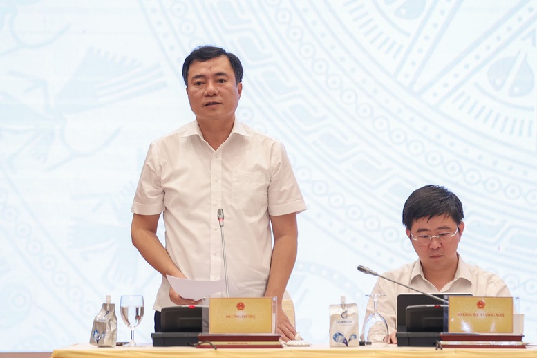 Họp báo Chính phủ: Thông tin mới về tìm kiếm hài cốt liệt sĩ, đảm bảo nguồn cùng xăng dầu và lừa đảo hợp đồng kỳ nghỉ - Ảnh 1.