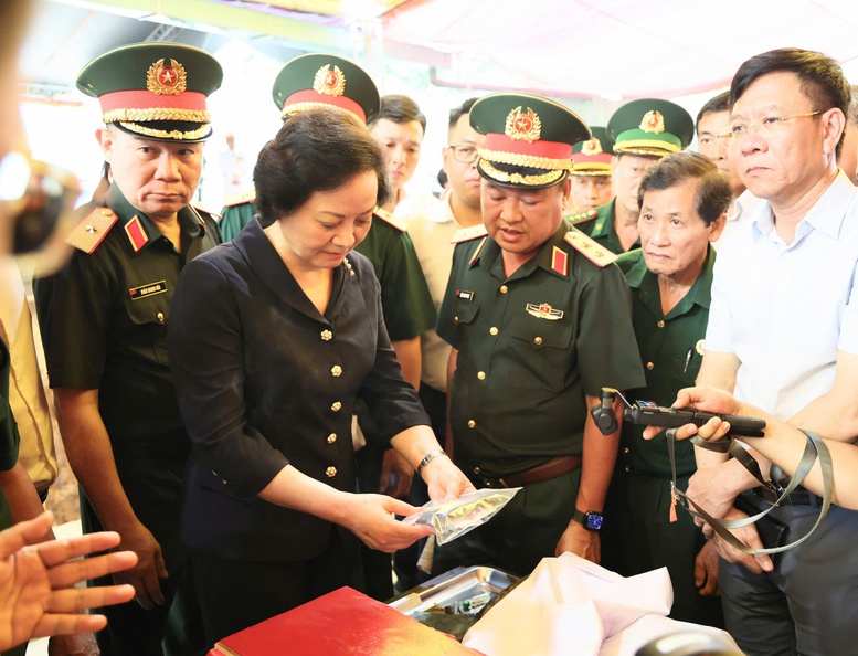 Phó Thủ tướng Phạm Thị Thanh Trà kiểm tra công tác chuẩn bị Lễ triển khai tìm kiếm, quy tập hài cốt liệt sĩ tại Công viên Lê Thị Riêng- Ảnh 3.