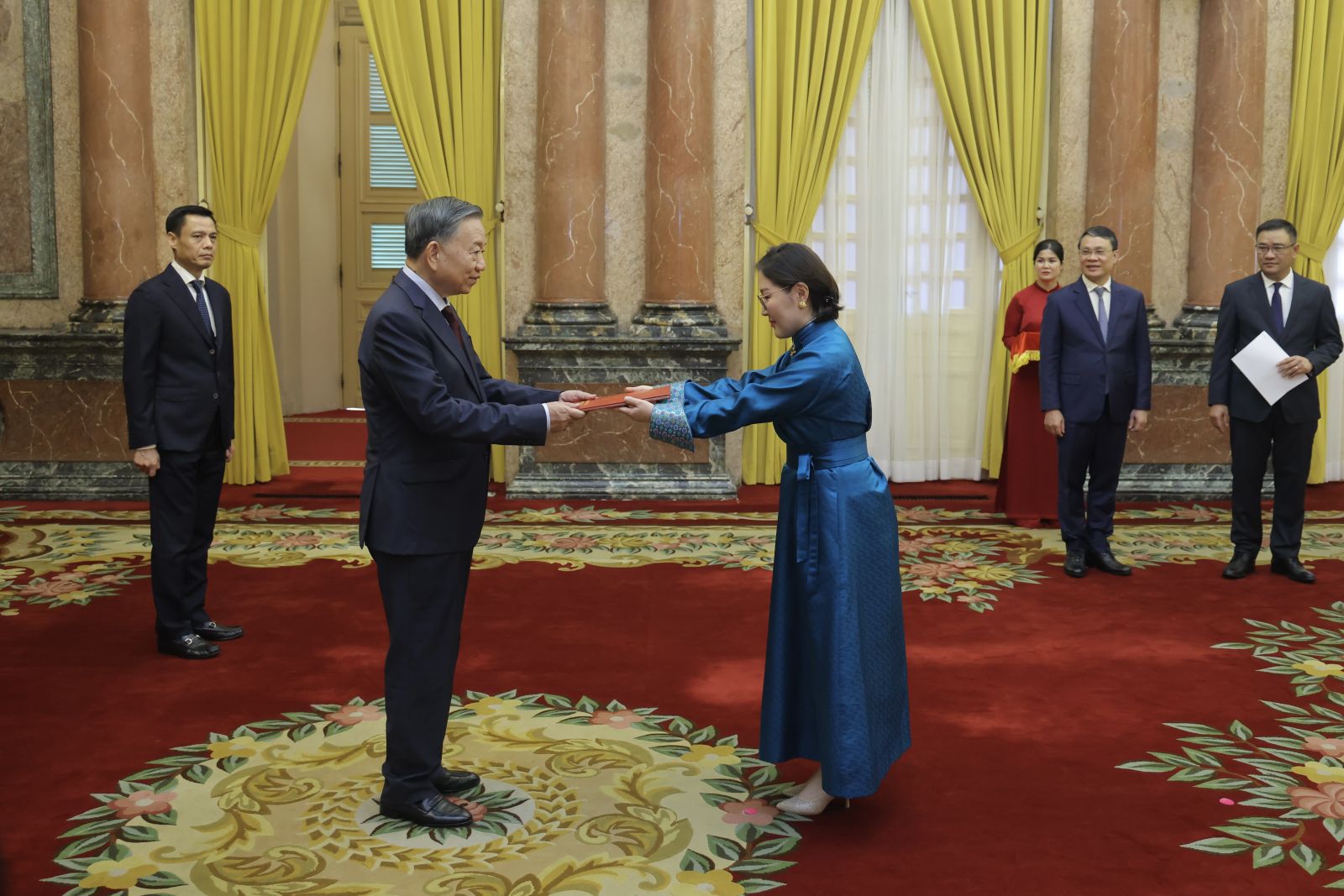 Tổng Bí thư, Chủ tịch nước Tô Lâm tiếp các Đại sứ trình Quốc thư - Ảnh 4.
