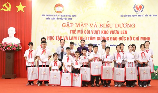 Gặp mặt và biểu dương 170 trẻ mồ côi vượt khó vươn lên- Ảnh 2.