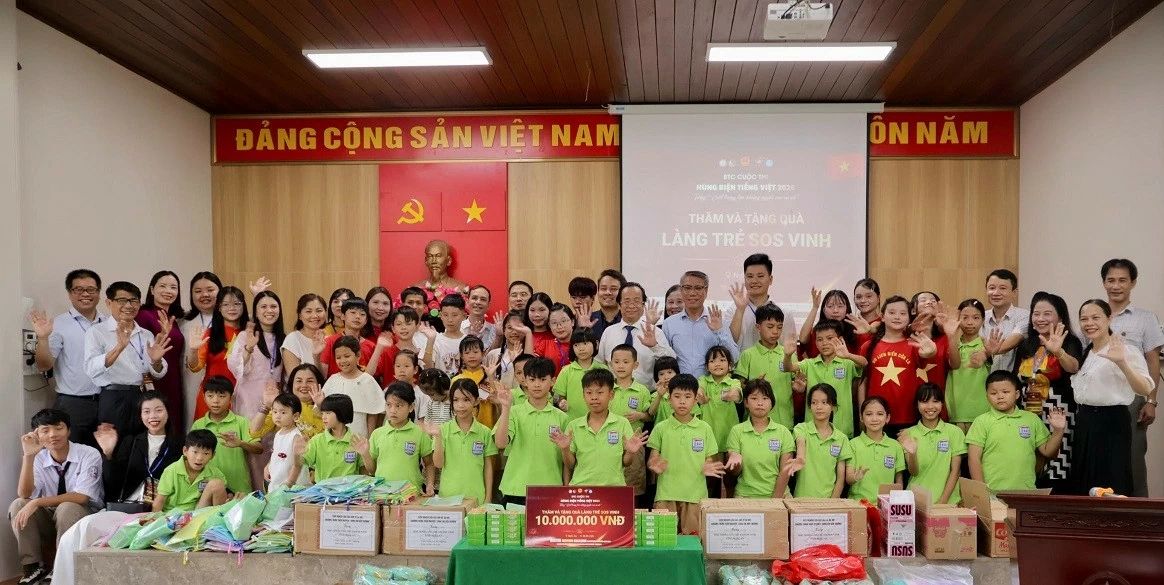 Young Overseas Vietnamese Strengthen Ties to Their Roots in Visiting President Ho Chi Minh's Hometown - Ảnh 4.
