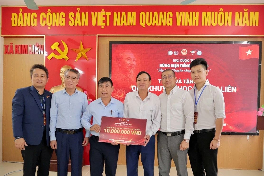 Young Overseas Vietnamese Strengthen Ties to Their Roots in Visiting President Ho Chi Minh's Hometown - Ảnh 5.