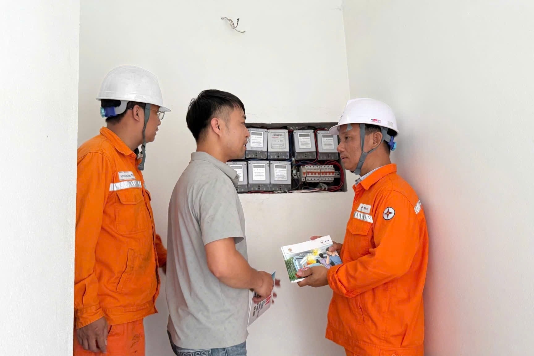 Điện lực miền Bắc tăng cường “lá chắn” an toàn trong mùa mưa bão- Ảnh 14.