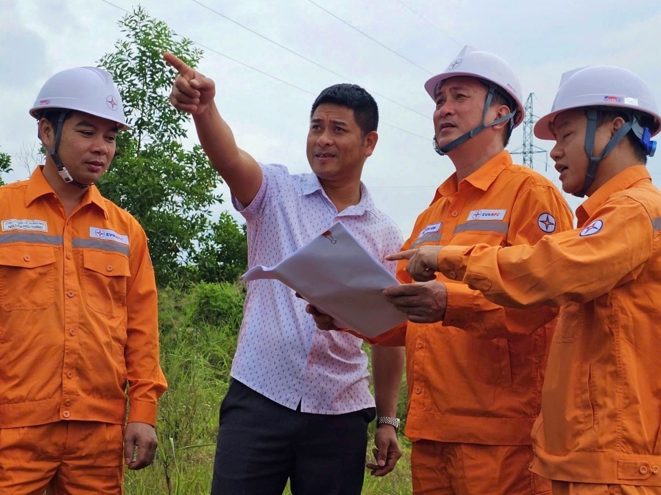 Điện lực miền Bắc tăng cường “lá chắn” an toàn trong mùa mưa bão- Ảnh 2.