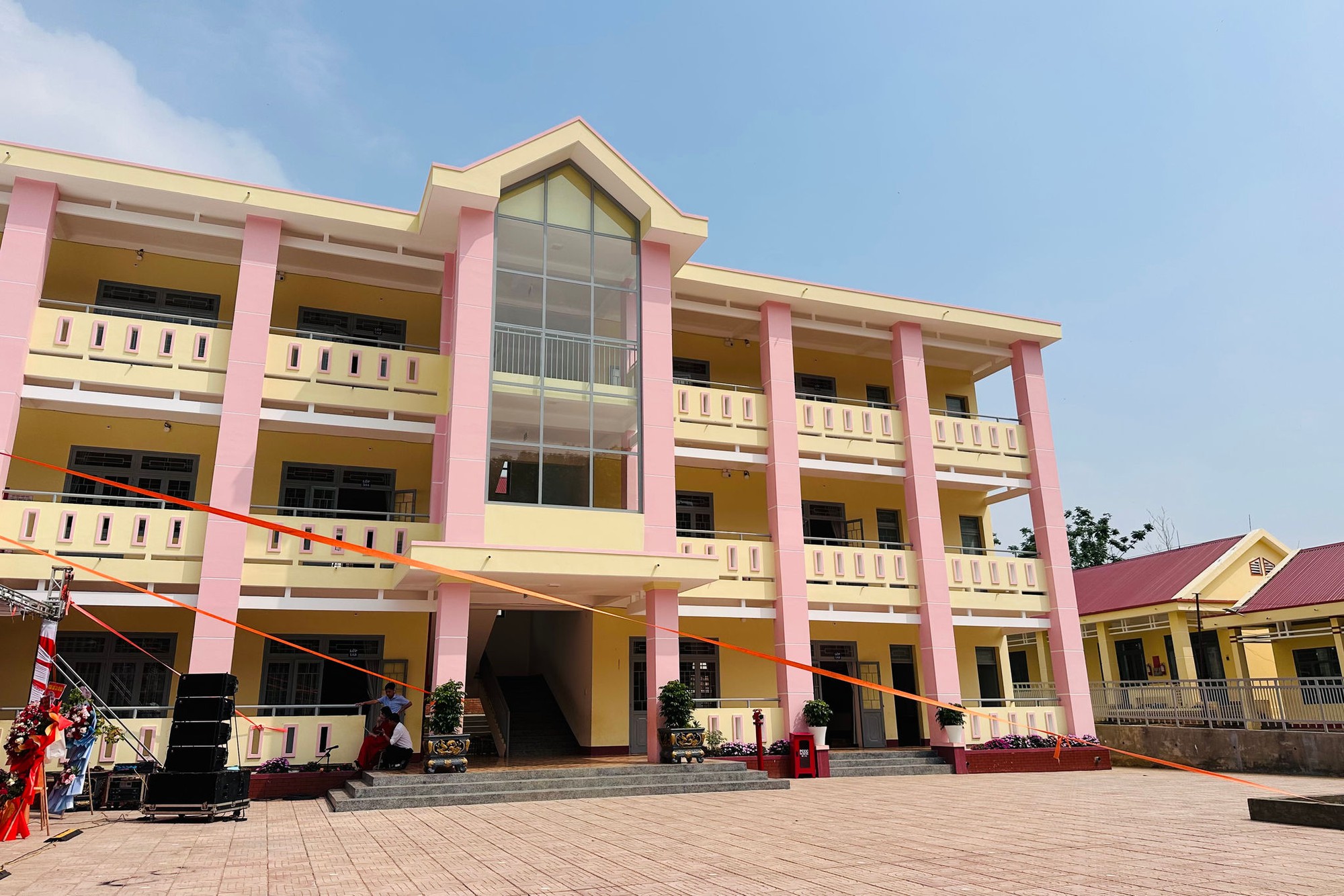 Agribank ưu tiên nguồn lực tiếp sức ngành giáo dục - Ảnh 2.