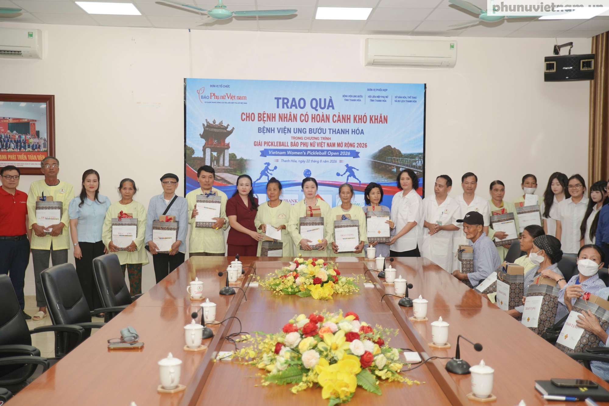 Báo Phụ nữ Việt Nam trao tặng 50 suất quà cho bệnh nhân ung thư hoàn cảnh khó khăn- Ảnh 7.