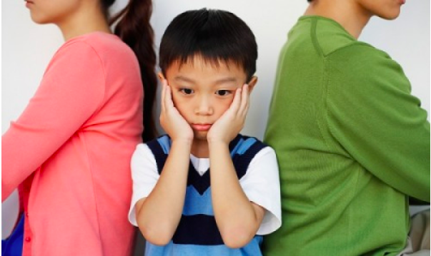 Đừng để dạy con thành “cuộc chiến” của vợ chồng - Ảnh 2.