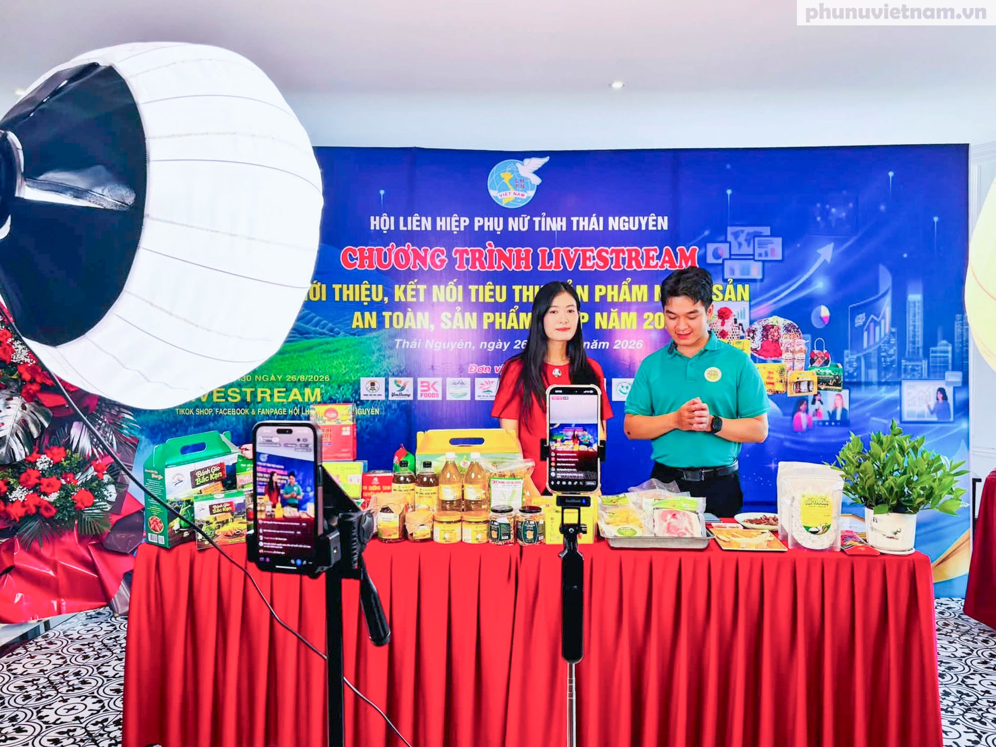 Livestream kết nối tiêu thụ, nâng tầm sản phẩm OCOP của phụ nữ Thái Nguyên - Ảnh 1.