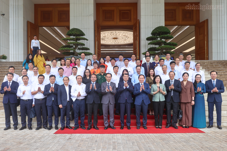 Thủ tướng: Năm học mới đặc biệt quan trọng, phải đổi mới thực chất từ bên trong ngành giáo dục - Ảnh 7.