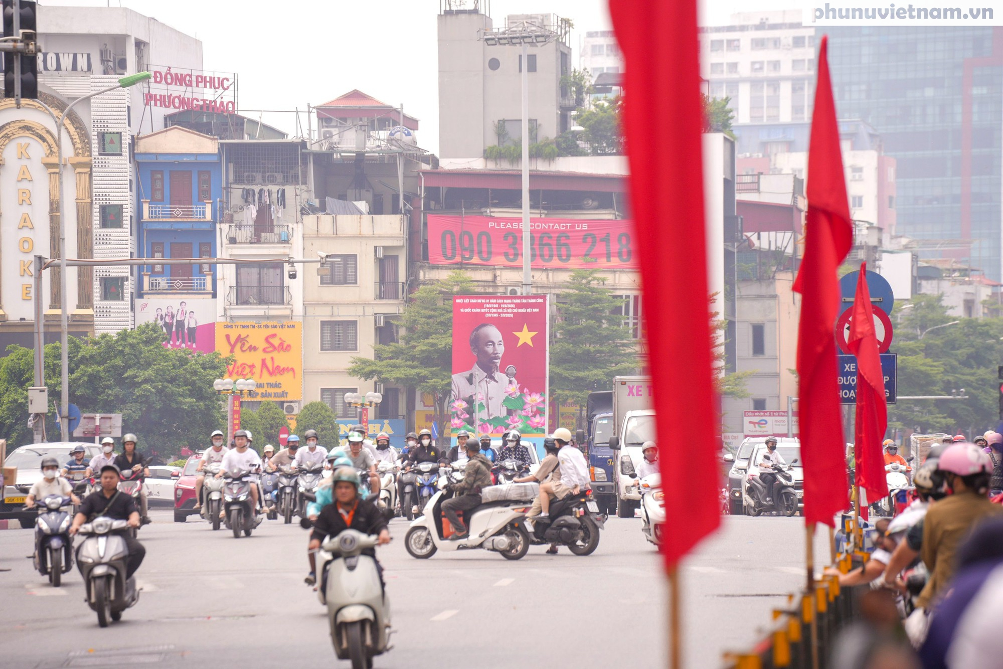 Phố phường Hà Nội rực rỡ cờ hoa chào mừng Quốc khánh 2/9- Ảnh 4.