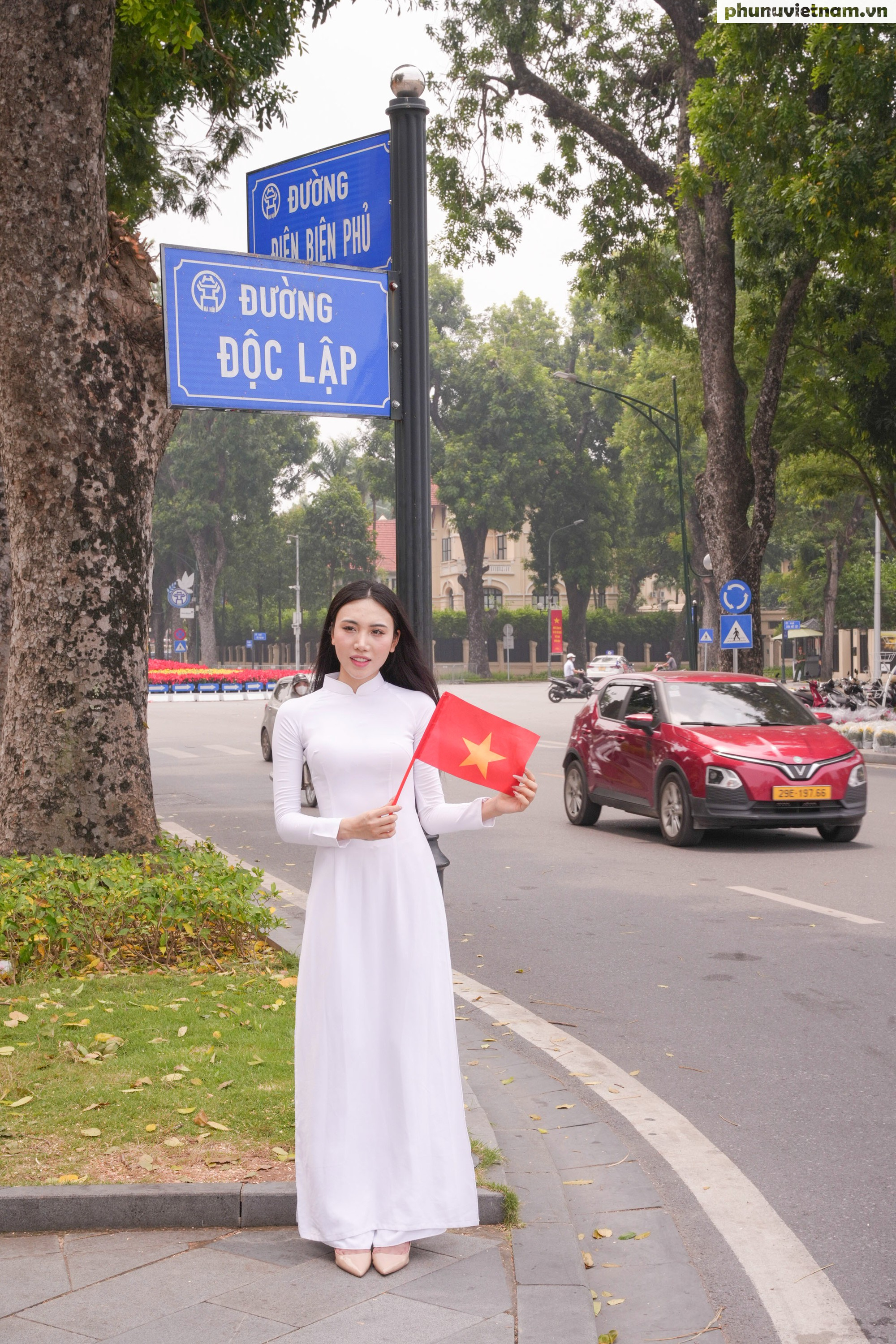 Phố phường Hà Nội rực rỡ cờ hoa chào mừng Quốc khánh 2/9- Ảnh 12.