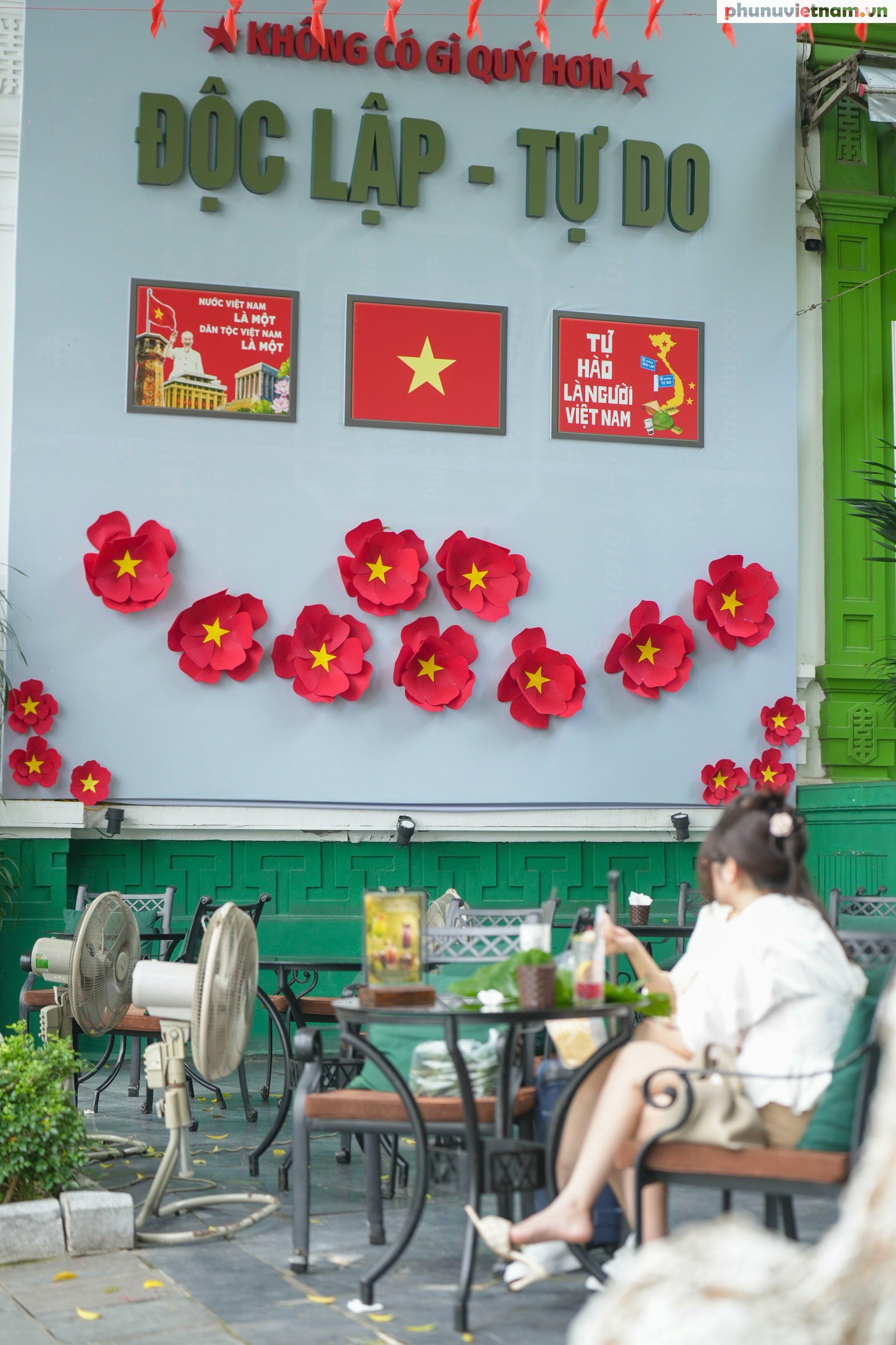 Phố phường Hà Nội rực rỡ cờ hoa chào mừng Quốc khánh 2/9- Ảnh 17.