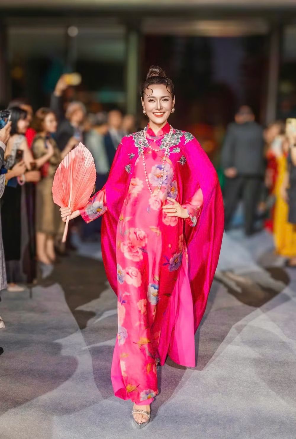 Vietnamese Ao Dai builds a cultural bridge between Viet Nam and Singapore - Ảnh 1.