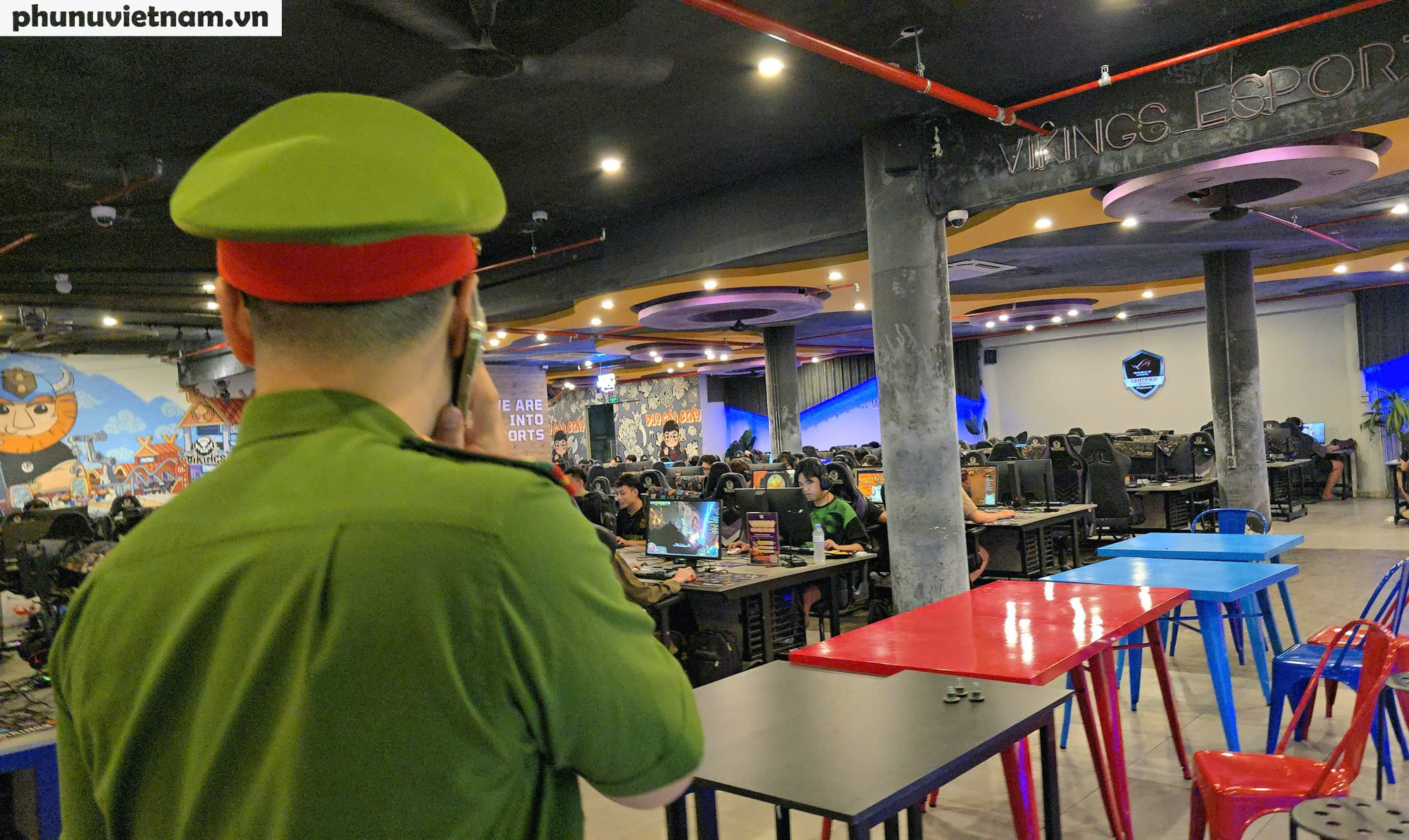 Công an Hà Nội kiểm tra, xử lý hàng loạt quán game hoạt động đêm bất chấp lệnh cấm - Ảnh 7.