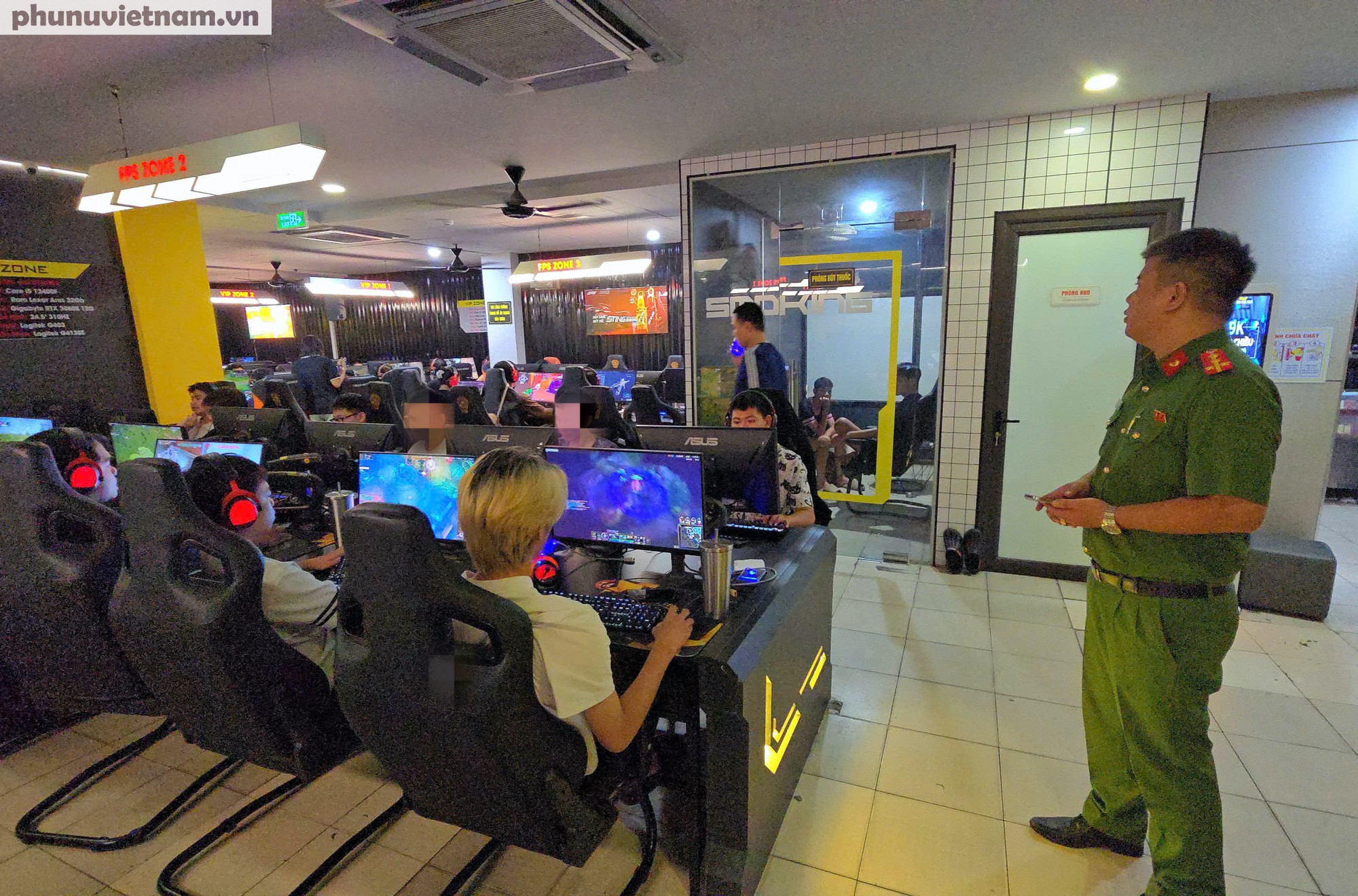 Công an Hà Nội kiểm tra, xử lý hàng loạt quán game hoạt động đêm bất chấp lệnh cấm - Ảnh 10.