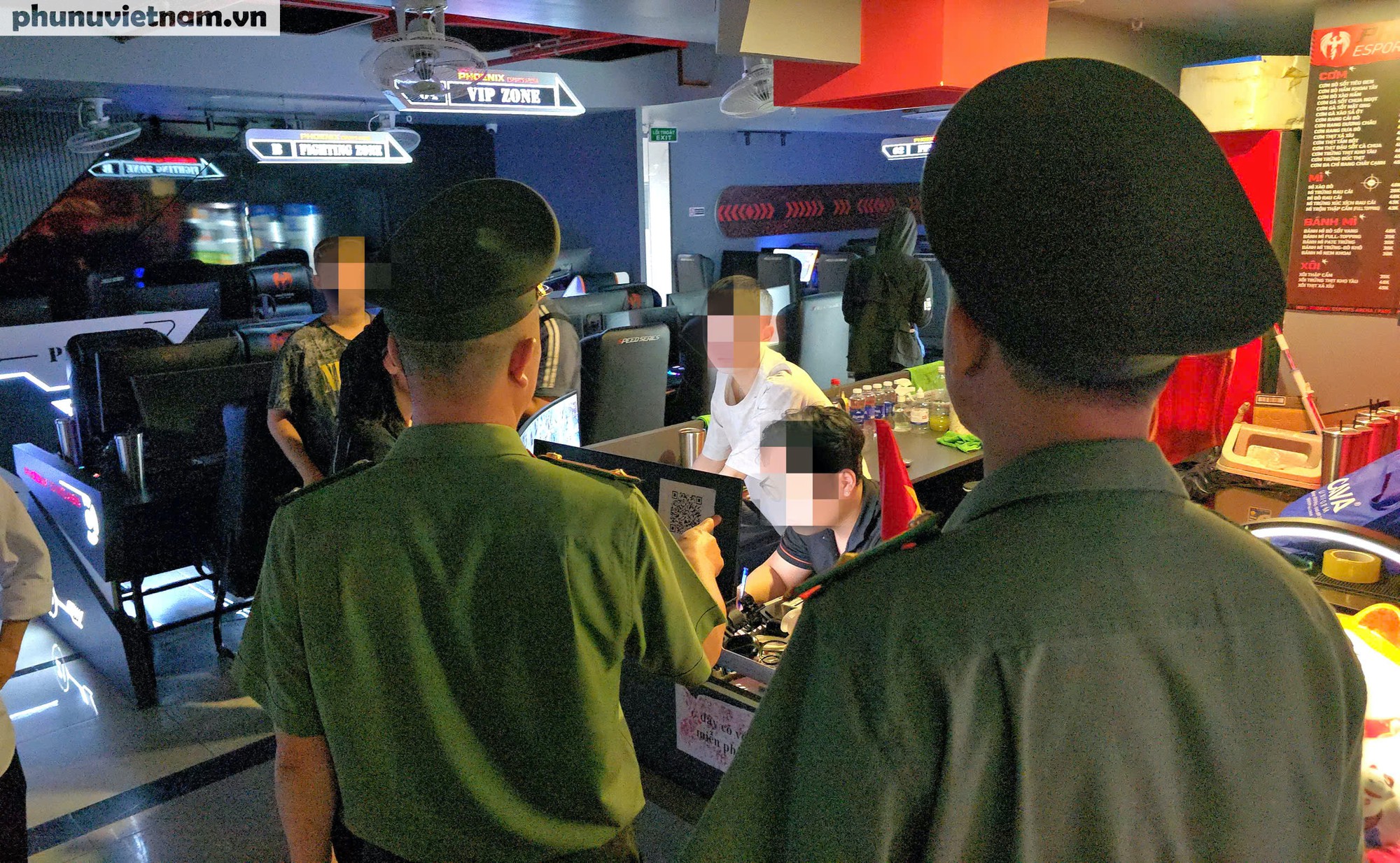 Công an Hà Nội kiểm tra, xử lý hàng loạt quán game hoạt động đêm bất chấp lệnh cấm - Ảnh 11.