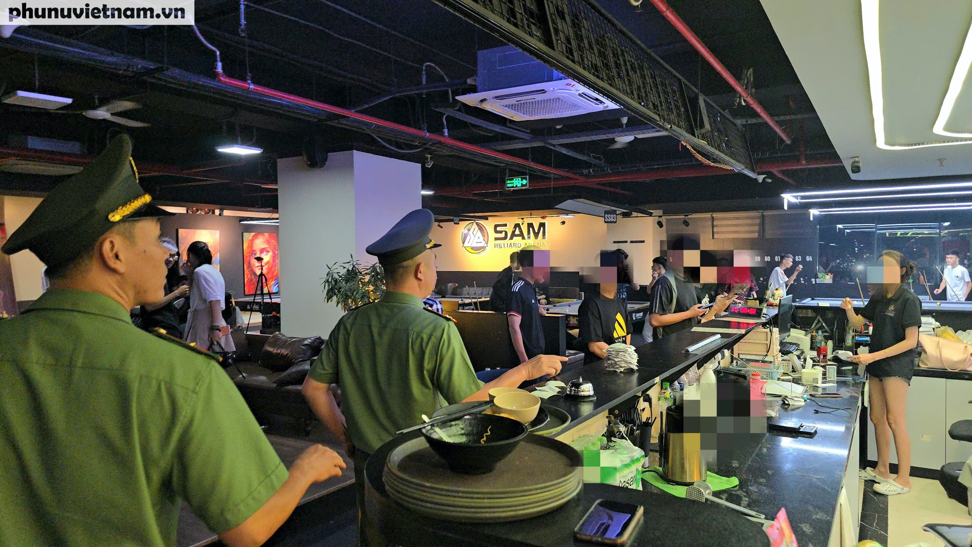 Công an Hà Nội kiểm tra, xử lý hàng loạt quán game hoạt động đêm bất chấp lệnh cấm - Ảnh 13.