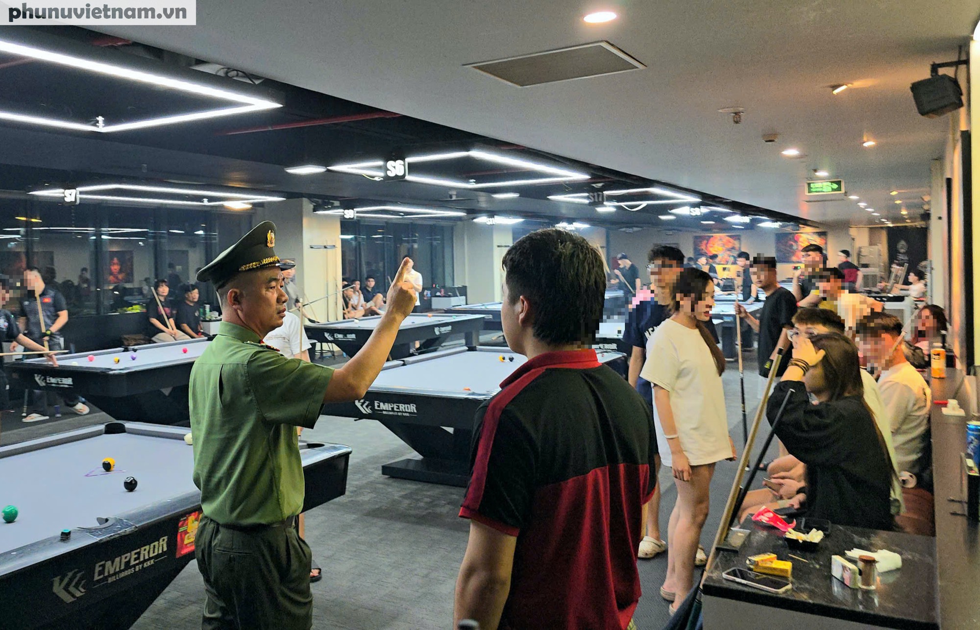 Công an Hà Nội kiểm tra, xử lý hàng loạt quán game hoạt động đêm bất chấp lệnh cấm - Ảnh 15.