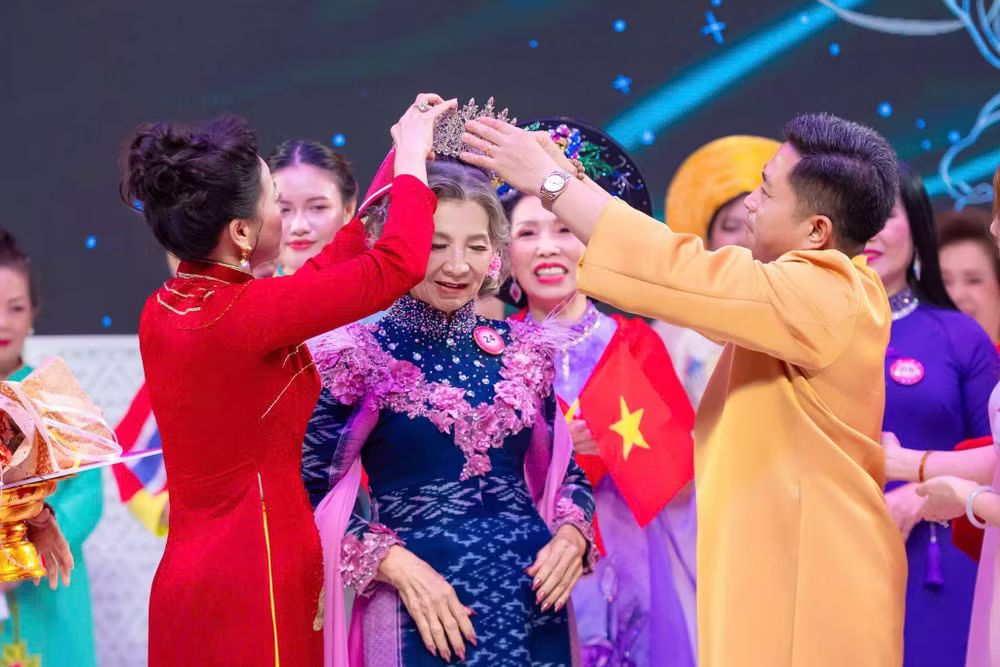 The emotional language of fashion at the Vietnam-Thailand Ao Dai Beauty Contest- Ảnh 1.