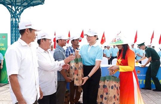 Triển khai Phong trào thi đua "Đổi mới sáng tạo, phát triển khoa học, công nghệ, chuyển đổi số, chuyển đổi xanh" trong hệ thống Mặt trận- Ảnh 2.
