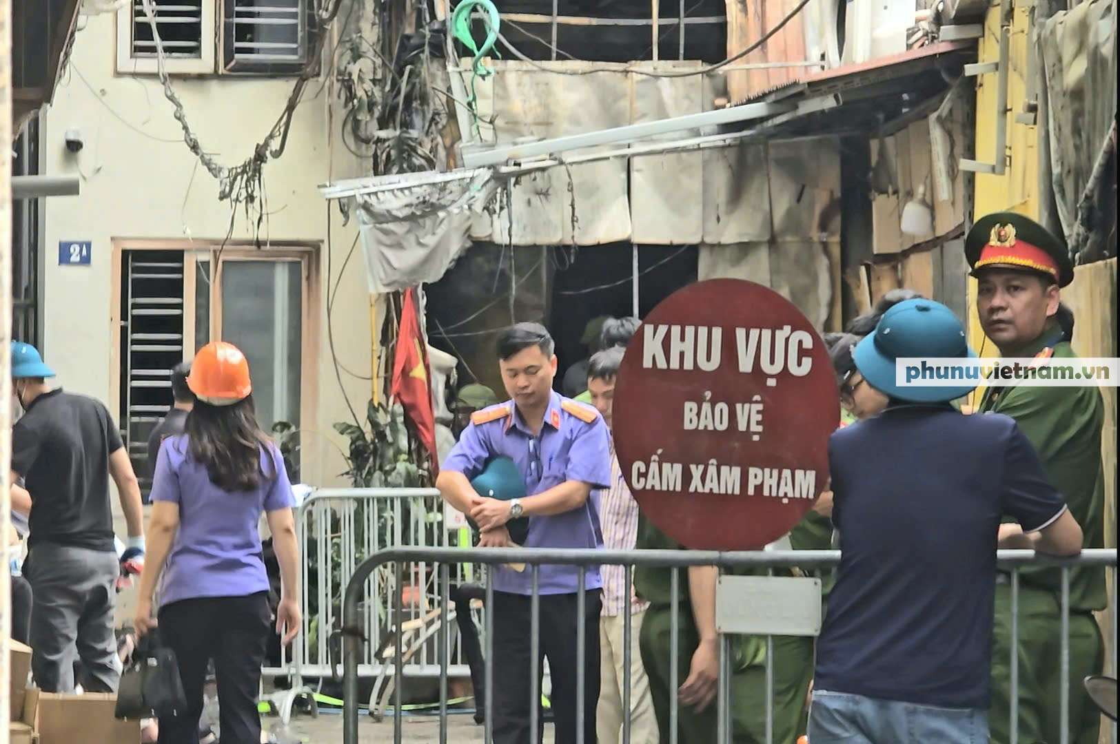 Hiện trường vụ cháy nhà 4 tầng khiến 5 người tử vong ở Hà Nội- Ảnh 6.