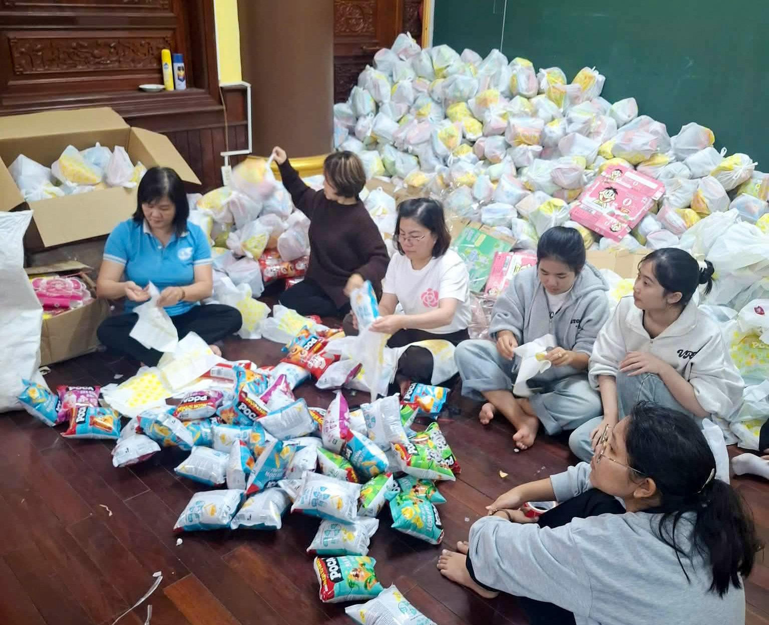 Hội LHPN Lâm Đồng kịp thời hỗ trợ 79 hộ dân vùng sạt lở ở Quảng Sơn- Ảnh 1.