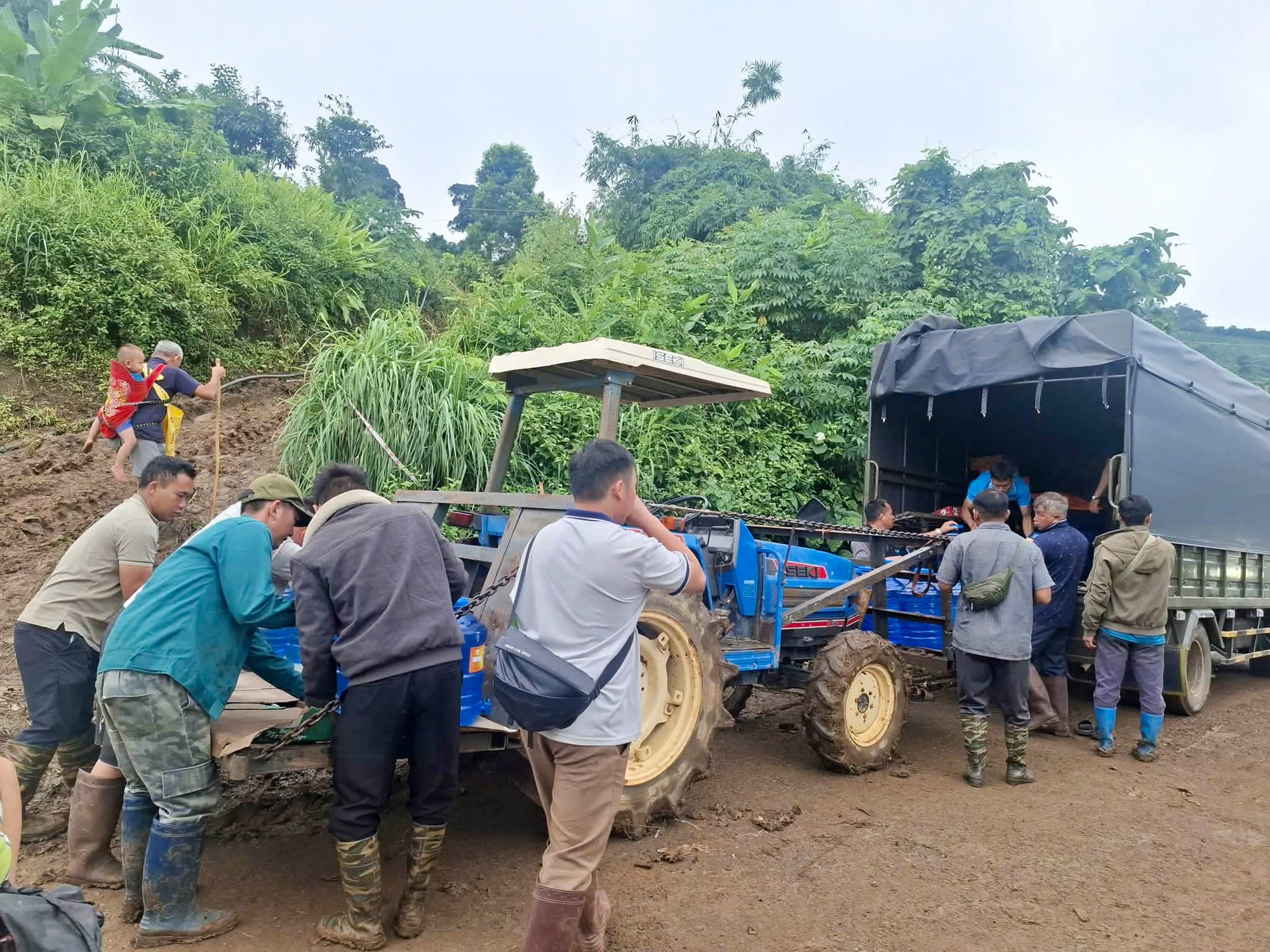 Hội LHPN Lâm Đồng kịp thời hỗ trợ 79 hộ dân vùng sạt lở ở Quảng Sơn- Ảnh 2.