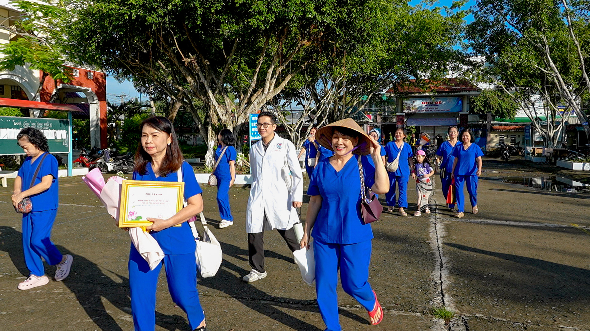 Từ đêm hội Trung thu đến toa thuốc nghĩa tình- Ảnh 8.