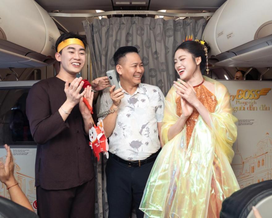 Vietjet đưa hành khách phá cỗ Trung thu ở độ cao 10.000 mét - Ảnh 8.
