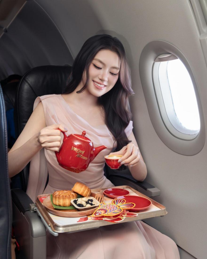 Vietjet đưa hành khách phá cỗ Trung thu ở độ cao 10.000 mét - Ảnh 10.