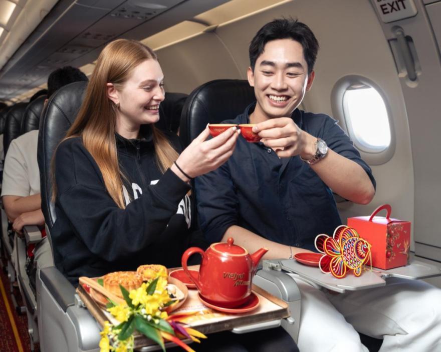 Vietjet đưa hành khách phá cỗ Trung thu ở độ cao 10.000 mét - Ảnh 11.