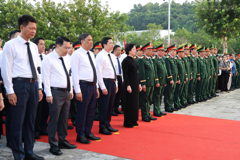Phó Thủ tướng Phạm Thị Thanh Trà dự Lễ truy điệu, an táng hài cốt liệt sĩ tại Lào Cai- Ảnh 2.