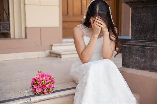 Nhắm mắt bước vào lễ đường chỉ vì "thiệp cưới đã mời"- Ảnh 1.