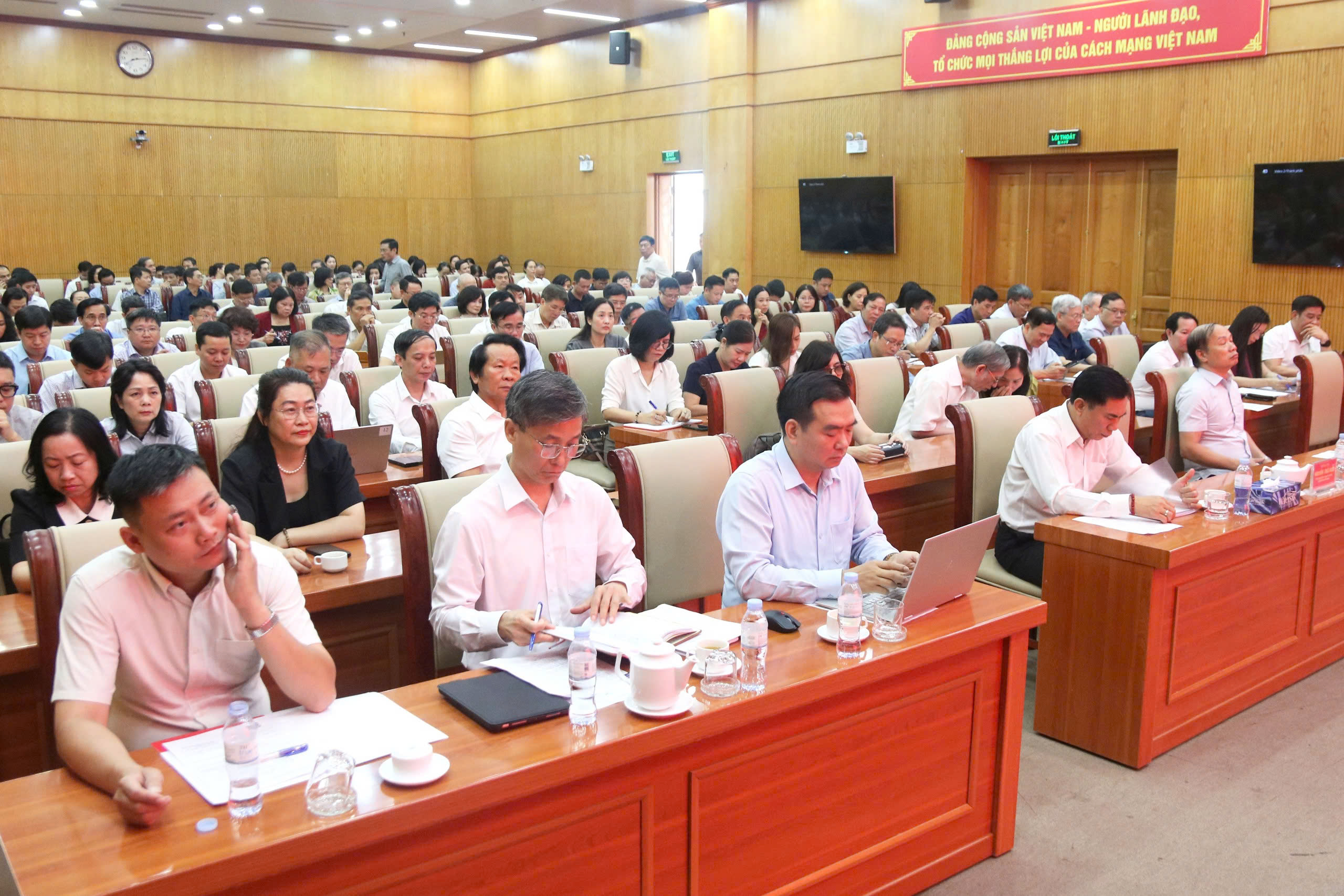 Các đại biểu tham dự Hội nghị
