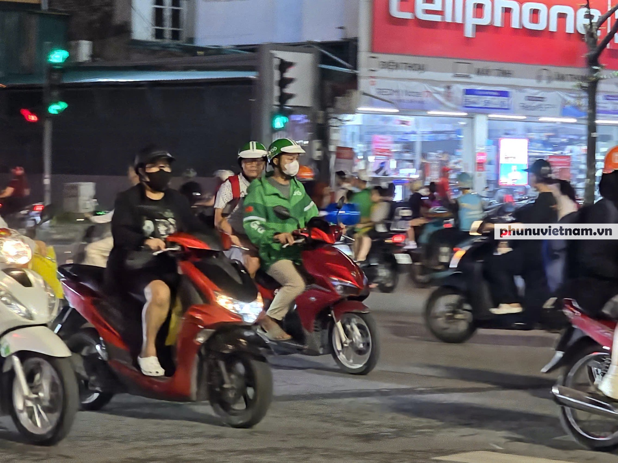 Tài xế Grab kêu gọi tắt app 2 ngày: Thu nhập thực nhận còn bao nhiêu sau các khoản khấu trừ? - Ảnh 2.