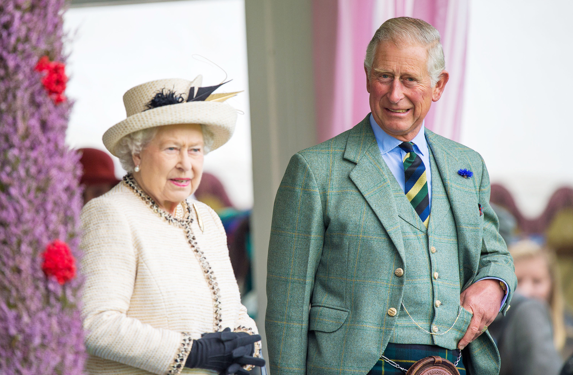 Nữ hoàng Anh sắp nhường ngôi cho Thái tử Charles? - Ảnh 1.