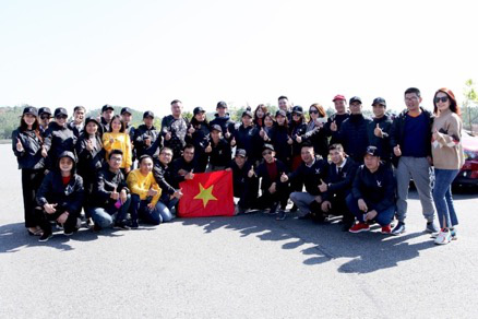 Tự hào lá cờ Việt Nam trên hành trình chinh phục miền biên ải - Ảnh 9.