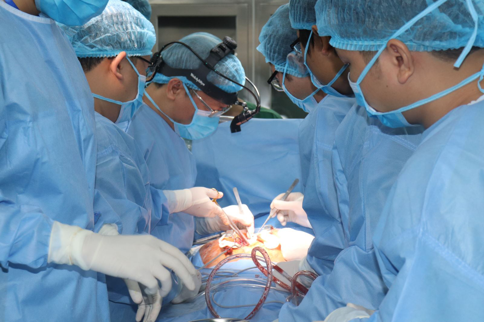 Cơ hội điều trị bệnh tim mạch ngay tại bệnh viện tuyến tỉnh ở Thái Bình - Ảnh 1.