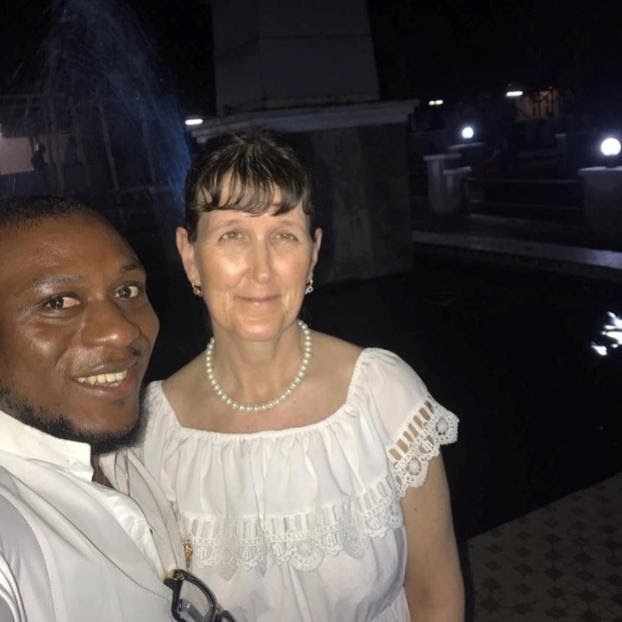 Chàng trai châu Phi kết hôn với người phụ nữ da trắng 60 tuổi để chứng minh tình yêu đích thực - Ảnh 5.