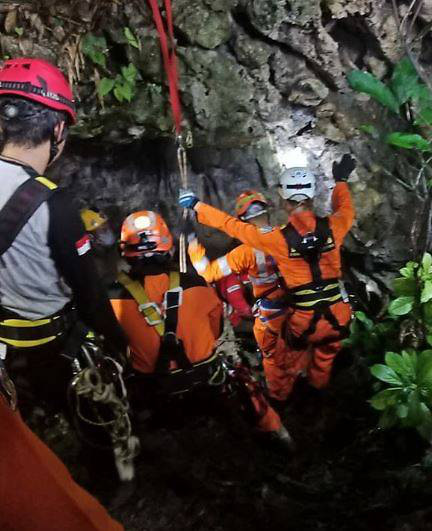 3 sinh viên tử vong trong hang ở Indonesia vì mưa lũ - Ảnh 1.