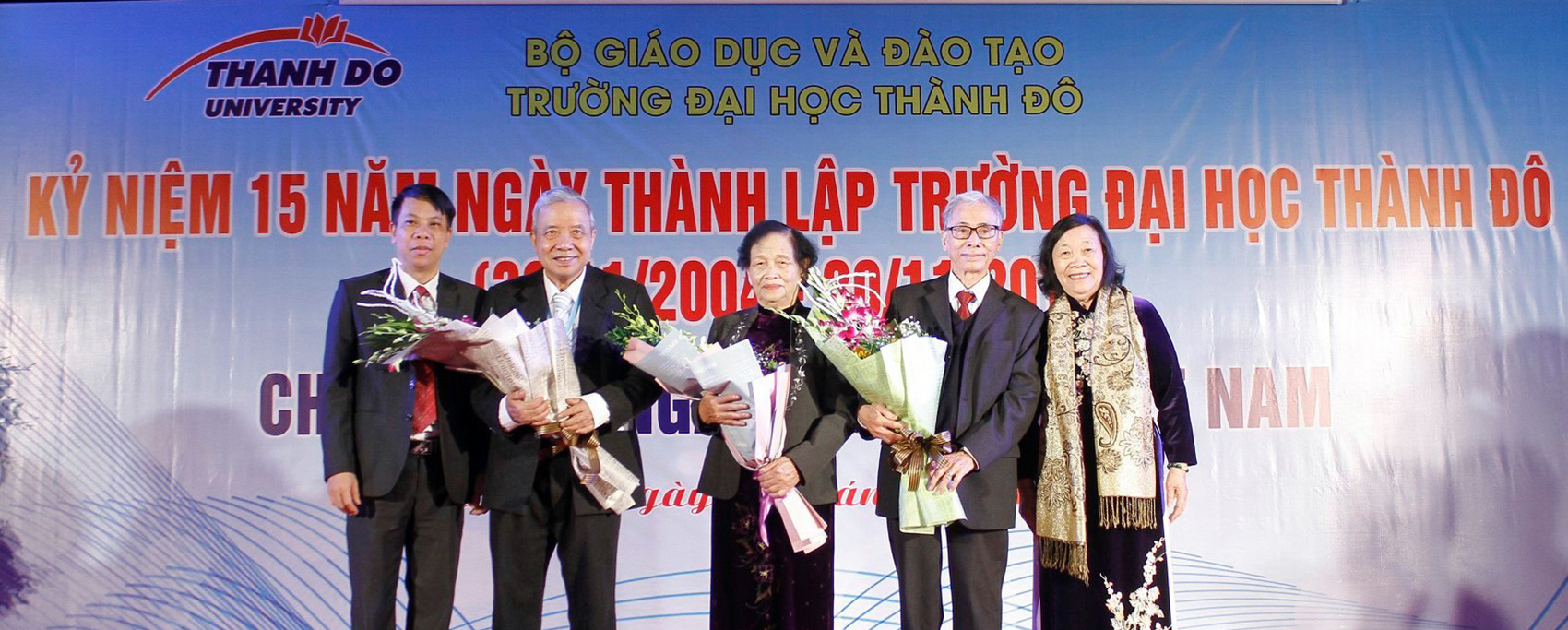 Đại học Thành Đô: Gần 100% sinh viên tốt nghiệp ra trường có việc làm - Ảnh 1.