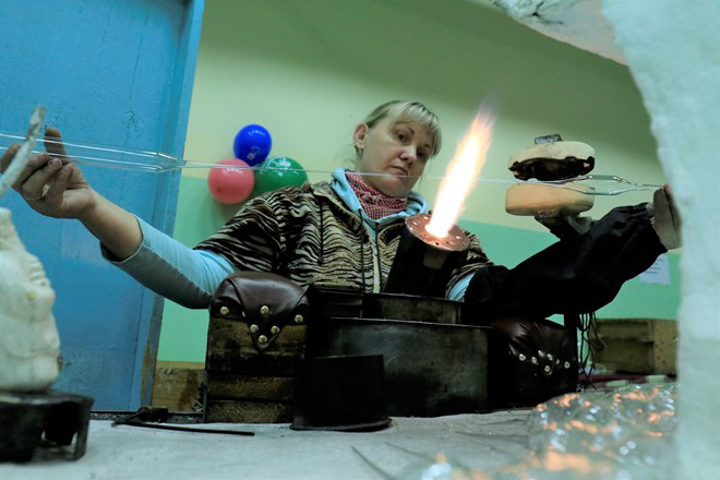 Công xưởng làm nên nụ cười Năm mới cho trẻ em Nga - Ảnh 3.