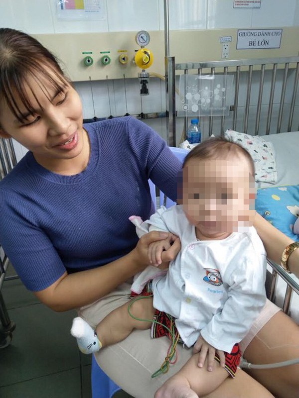Cứu sống bé trai 7 tháng tuổi bị rối loạn nhịp kèm tim bẩm sinh nặng - Ảnh 1.