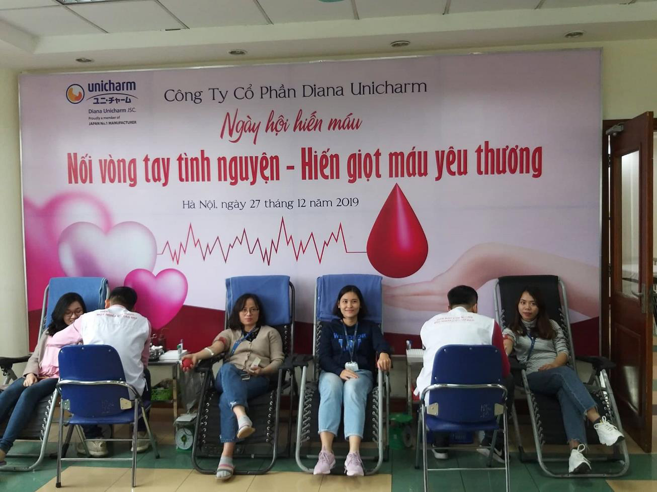 “Nối vòng tay tình nguyện-Hiến giọt máu yêu thương” góp gần 20.000ml máu cứu người - Ảnh 1.