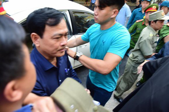 Vụ cựu Phó Viện trưởng VKSND Đà Nẵng dâm ô với trẻ em: TAND quận Hải Châu ra quyết định thi hành án - Ảnh 1.