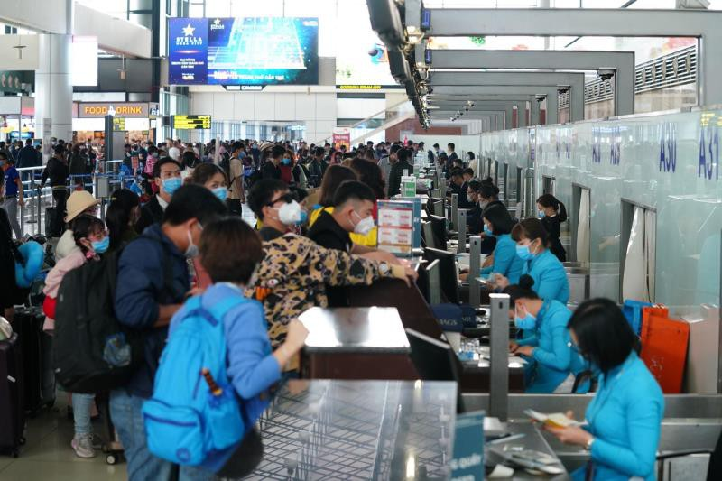 Khu kiểm soát, cách ly phòng chống virus corona tại sân bay Nội Bài - Ảnh 10.