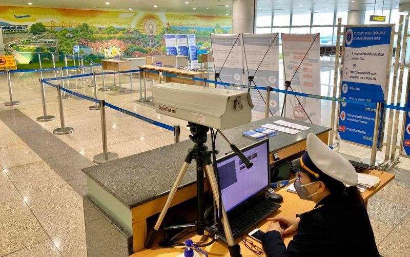 Khu kiểm soát, cách ly phòng chống virus corona tại sân bay Nội Bài - Ảnh 1.
