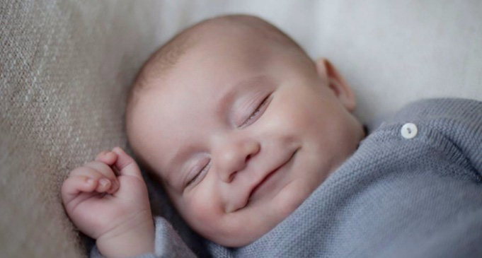 10 mẹo nhỏ giúp trẻ sơ sinh ngủ ngon, không quấy khóc - Ảnh 1.