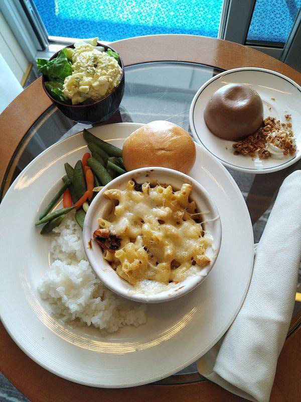 Những bữa ăn trên du thuyền Nhật Bản bị cách ly: Không khác gì nhà hàng hạng sang - Ảnh 14.